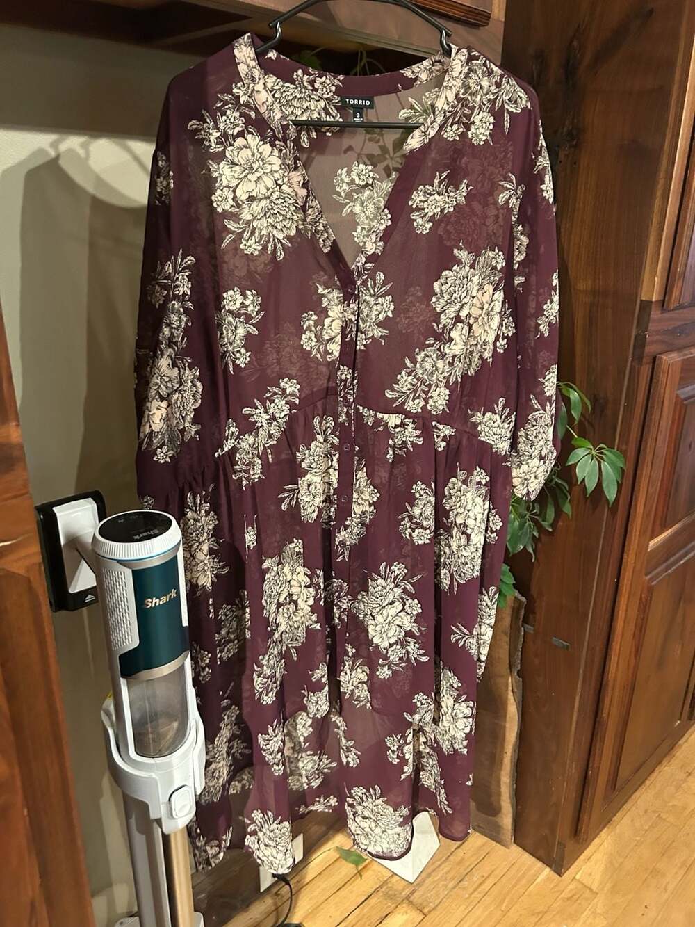 Torrid Floral Sheer Button-Up Tunic Size 3 Burgundy V-Neck Blouse
